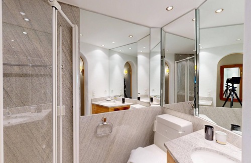 Champfer Apartment | Apartment Üerts - High-Quality Apartment with Balcony and View in Champfèr