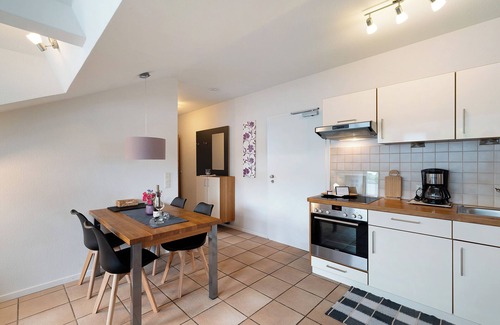 Ilbesheim Apartment | Apartment 'Weingut Geiler - Kleine Kalmit' with Private Garden and Wi-Fi