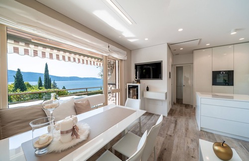 Gargnano Apartment | Apartment 'Wieser Garda Lake' with Lake View, Wi-Fi and Air Conditioning