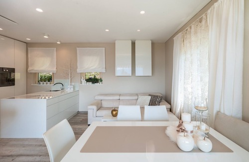 Gargnano Apartment | Apartment 'Wieser Garda Lake' with Lake View, Wi-Fi and Air Conditioning