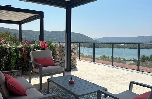 Saint-Vallier Apartment | Apartment with breathtaking view of the Rhône, in a quiet location free parking