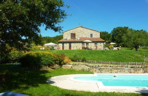Radicofani Apartment | Apartment with garden in old farmhouse with swimming pool