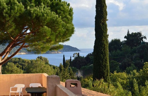 La Croix-Valmer Apartment | Apartment with Pool and Terrace 300m from the Beach