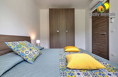 Capaci House | Apartment with pool and near the beach