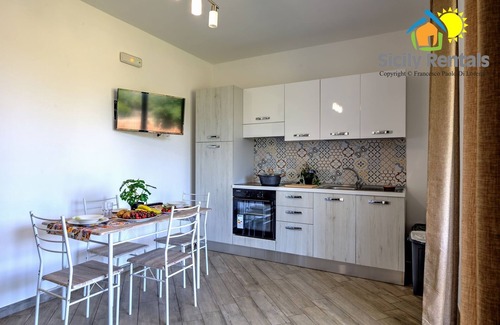 Capaci House | Apartment with pool and near the beach