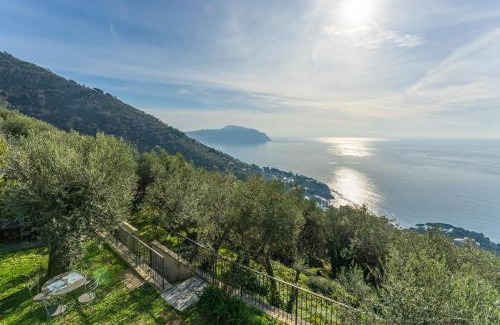 Poggio Favaro-San Bernardo Apartment | Apartment With Sea View, Private Garden, Bogliasco