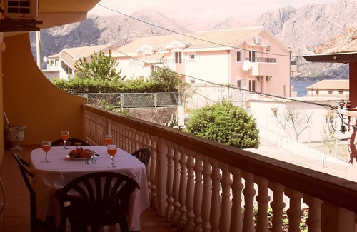 Prcanj Apartment | Apartment With Sea Views & Private Parking