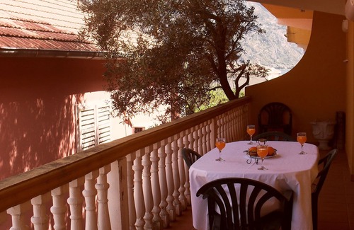 Prcanj Apartment | Apartment With Sea Views & Private Parking