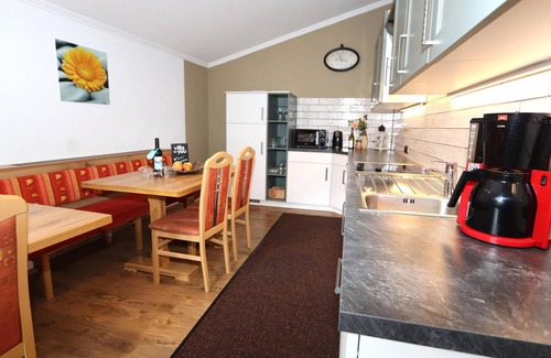 Kappl Apartment | Apartment with ski bus in front of the door