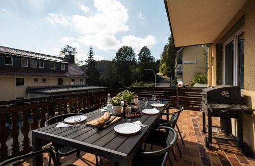 Wildemann Apartment | Apartmenthaus am Waldrand- Küche - Frühstück - Balkon