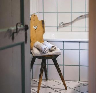 Panzendorf Apartment | Apartmenthaus Gasthof Burg Heimfels