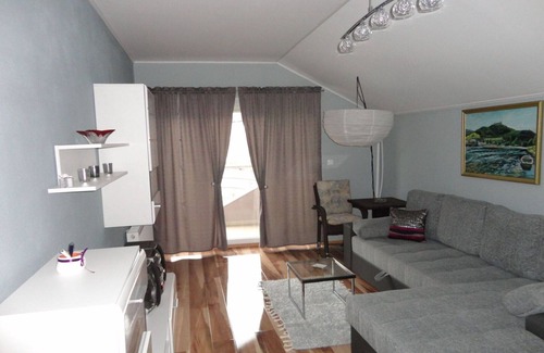 Kulen Vakuf Apartment | Apartments A&D - One Bedroom Apartment with Terrace and River View (Ana)