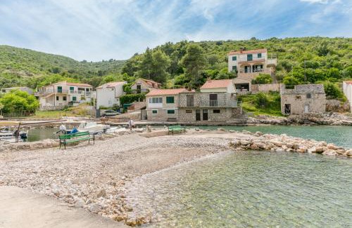 Cove Donja Krusica (Donje selo) Apartment | Apartments by the sea Cove Donja Kruscica - Donja Krusica, Solta - 17064