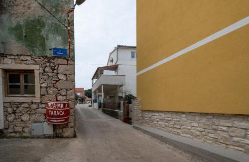 Tkon Apartment | Apartments by the sea Tkon, Pasman - 17360