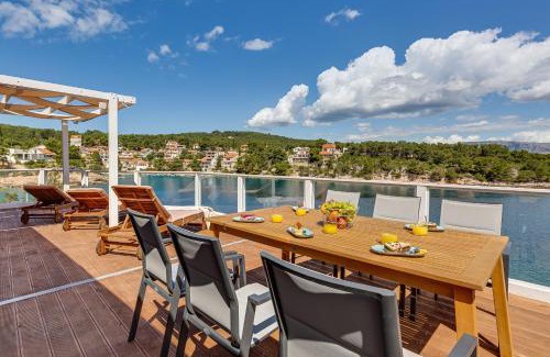 Cove Basina (Jelsa) Apartment | Apartments Habek