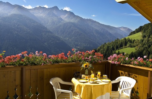 Santa Valburga Apartment | Apartments Zeppenhof Relaxation in the midst of untouched nature.