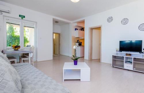 Krucica Apartment | Apartments Kola's Mill - Comfort One Bedroom Apartment with Terrace and Sea View A1