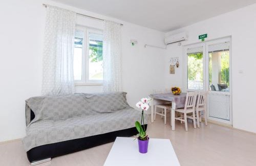 Krucica Apartment | Apartments Kola's Mill - Comfort One Bedroom Apartment with Terrace and Sea View A1