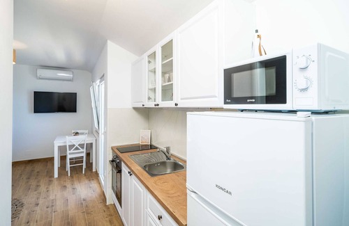 Lozica Apartment | Apartments Lovro - One bedroom apartment with Balcony and Sea View (3)