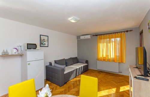 Vrpolje Apartment | Apartments Marinko (37171-A3) - Makarska