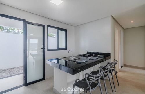 Taperapua Beach Apartment | Apartments With Swimming Pool 700m From Taperapuan Beach Nvm0009