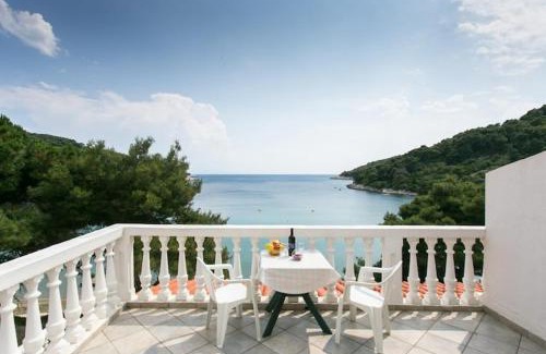 Saplunara Apartment | Apartmetns Franka Saplunara-One-Bedroom Apartment with Terrace and Sea View No2