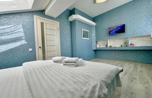 Sukhinovka Apartment | ApartPoltava Ексклюзивна МАНСАРДА з виходом на дах, НОВОБУДОВА, LED ДЗЕРКАЛО Корпусний парк