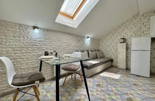 Sukhinovka Apartment | ApartPoltava Ексклюзивна МАНСАРДА з виходом на дах, НОВОБУДОВА, LED ДЗЕРКАЛО Корпусний парк