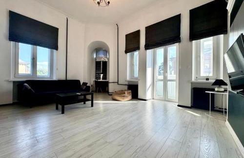 Sukhinovka Apartment | ApartPoltava Світлі апартаменти з високою стелею Стильний ДИЗАЙН 2023