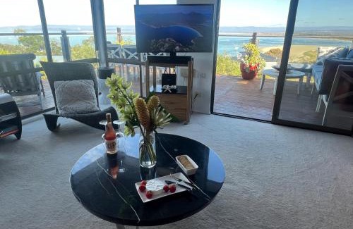 Coles Bay House | Aperture - 3-bedrooms house with Stunning Views framing your Escape!
