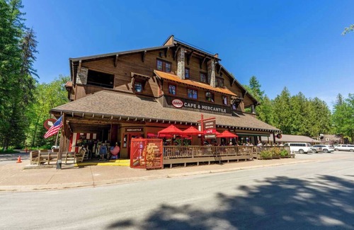 Agpar Apartment | Apgar Lookout Suites