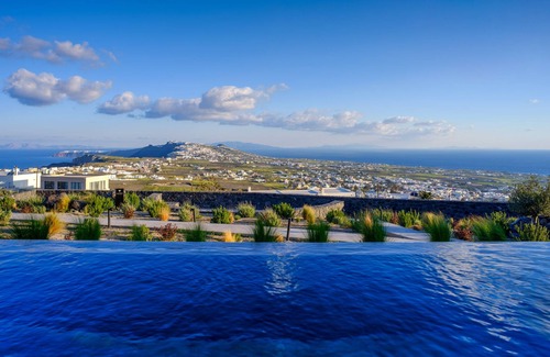 Pyrgos Apartment | Apikia Santorini - Adults Only