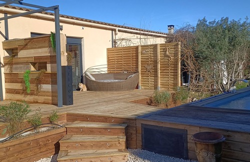 Saint-Saturnin-les-Avignon Apartment | Appartement Cosy Spa Provence Massages et Soins du Corps