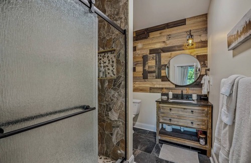 Berkeley Springs Bed & Breakfast | Appalachian Suite In Town!- The Grand Castalian Inn B&B