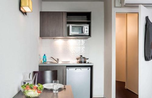Le Port sous la Lune Apartment | Appart'hotel Vacancéole Paris Quai de Marne