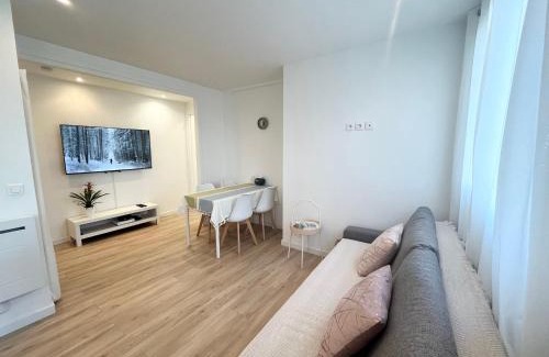 Maisons-Laffitte Apartment | Appart Laffitte joli T2 au coeur du parc & parking & RER pour Paris & La Défense