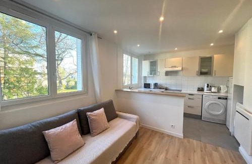 Maisons-Laffitte Apartment | Appart Laffitte joli T2 au coeur du parc & parking & RER pour Paris & La Défense