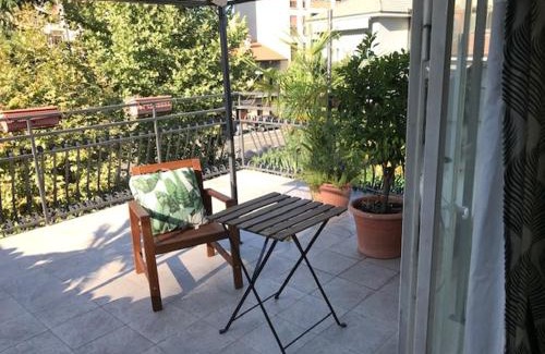 Pero House | Appartamento con terrazza e posto auto Libri e Giardini