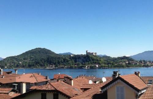 Arona Apartment | Appartamento LE DUE ROCCHE