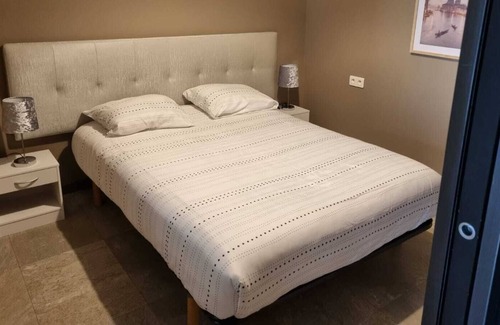 Saint-Laurent-d'Aigouze Apartment | Appartement Avec Terrasse à 10 Minutes à Pied du Centre