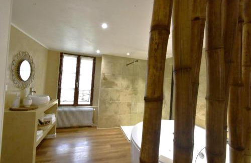 Verneuil-sur-Avre Apartment | Appartement jacuzzi privatif Love&Zen