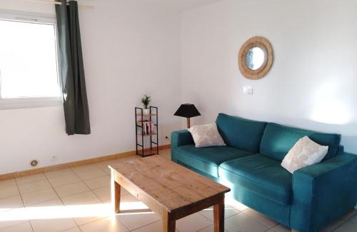 Saint-Laurent-d'Aigouze Apartment | Appartement avec jardinet dans mas équestre