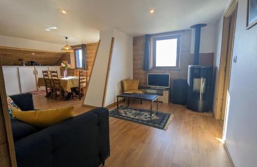 Fresse-sur-Moselle Apartment | Appartement à la ferme vosgienne avec terrasse, cheminée et wifi - FR-1-589-759