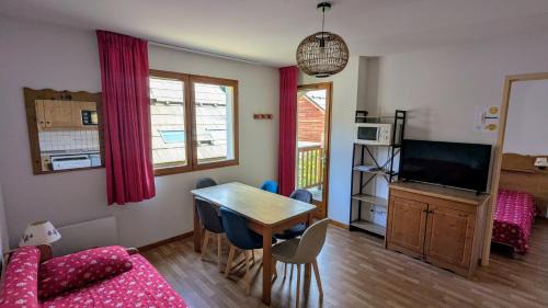 Arvieux Apartment | Appartement 3 pieces 6 personnes, 2 chambres, avec piscine l'été et au pied des pistes l'hiver