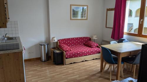 Arvieux Apartment | Appartement 3 pieces 6 personnes, 2 chambres, avec piscine l'été et au pied des pistes l'hiver