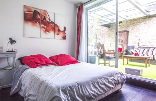 Nemours Apartment | Appartement avec jardin intérieur 4 pers centre ville