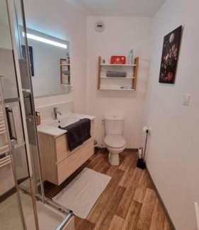 Ploumagoar Apartment | Appartement avec parking privé