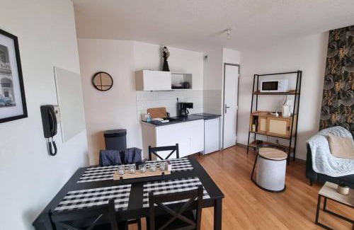 Ploumagoar Apartment | Appartement avec parking privé