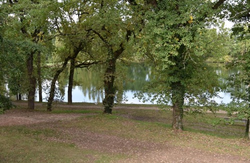 Monflanquin Apartment | Appartement avec vue magnifique sur le Lac de Monflanquin