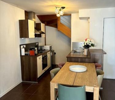 Anthy-sur-Leman Apartment | Appartement calme avec balcon